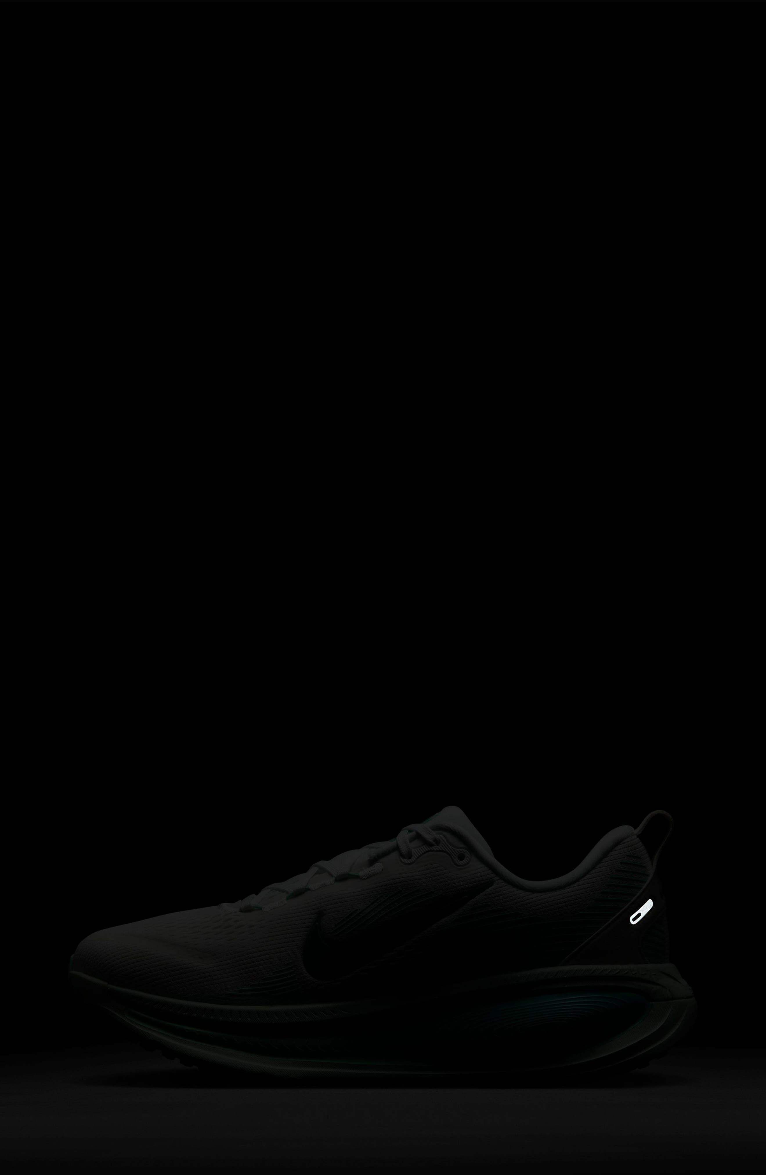 Nike Vomero 18 Running Shoe in White/Cannon/Mint Foam at Nordstrom - 7