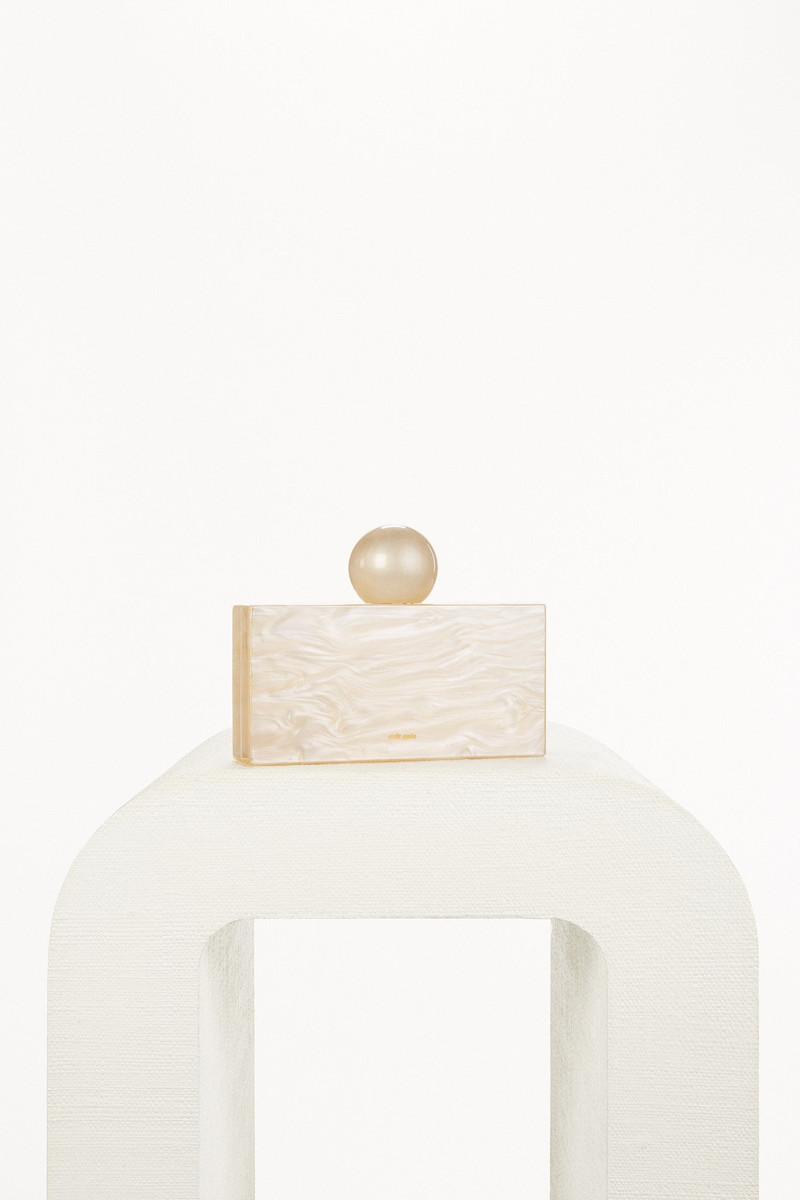 Cult Gaia MAUDE CLUTCH outlook