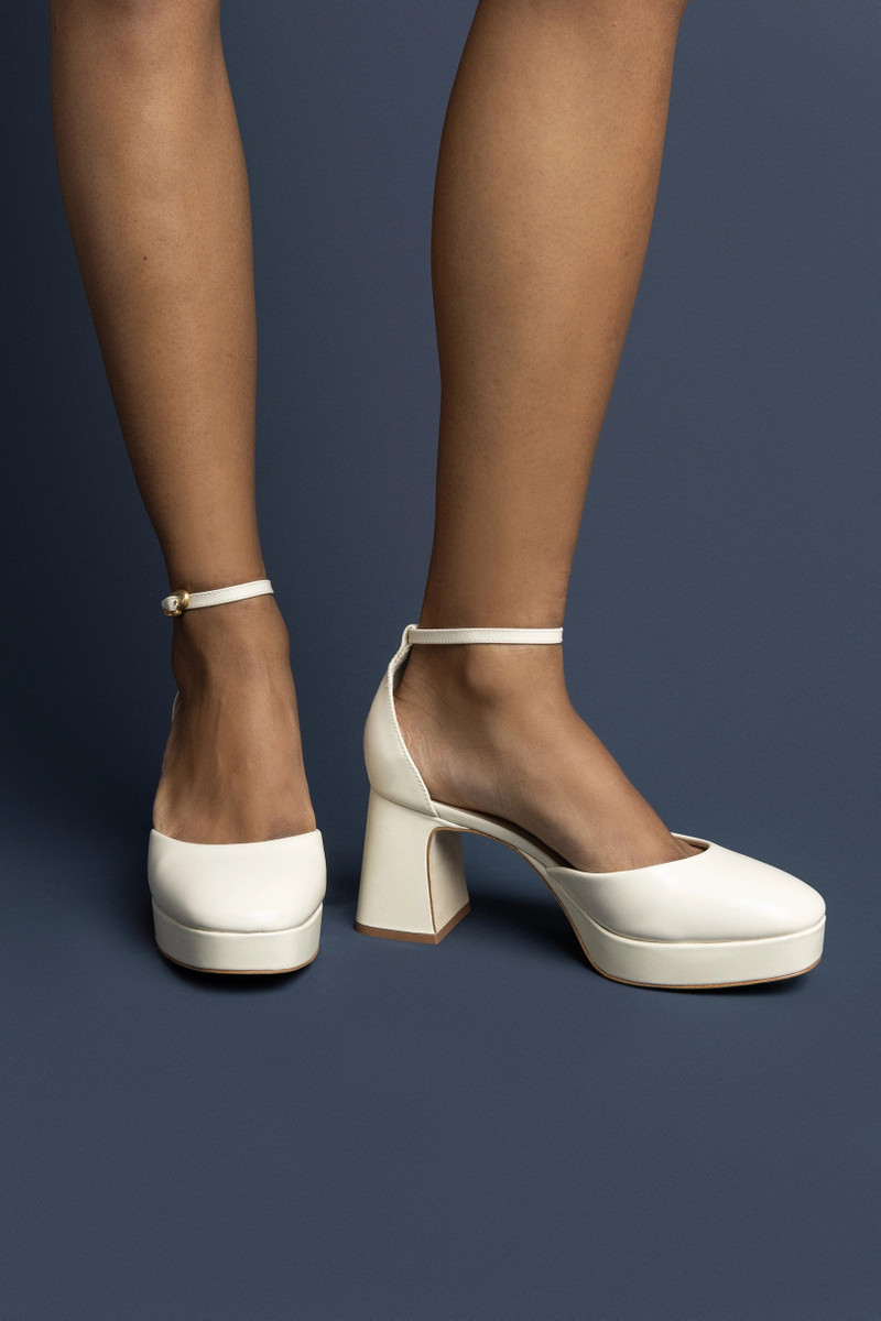 Larroudé Ari Verona Low Pump In Ivory Box Leather outlook