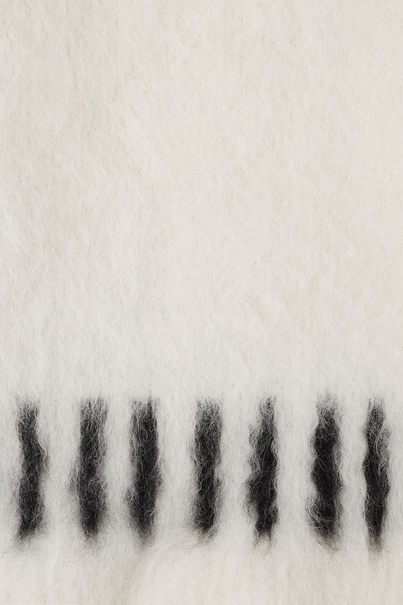 HAIRY KNIT ROUND NECK SWEATER / off white 6