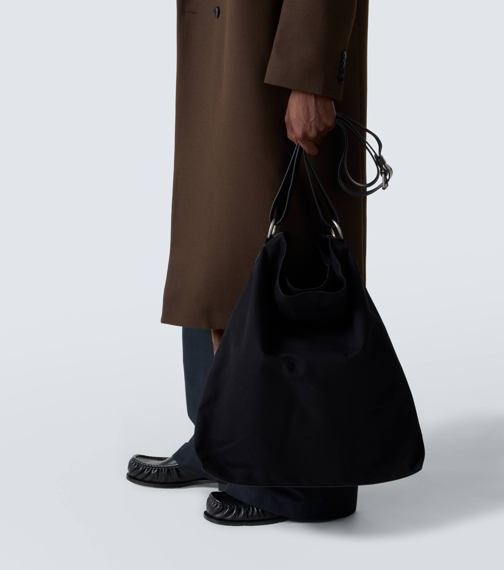 Leather-trimmed canvas shoulder bag - 3