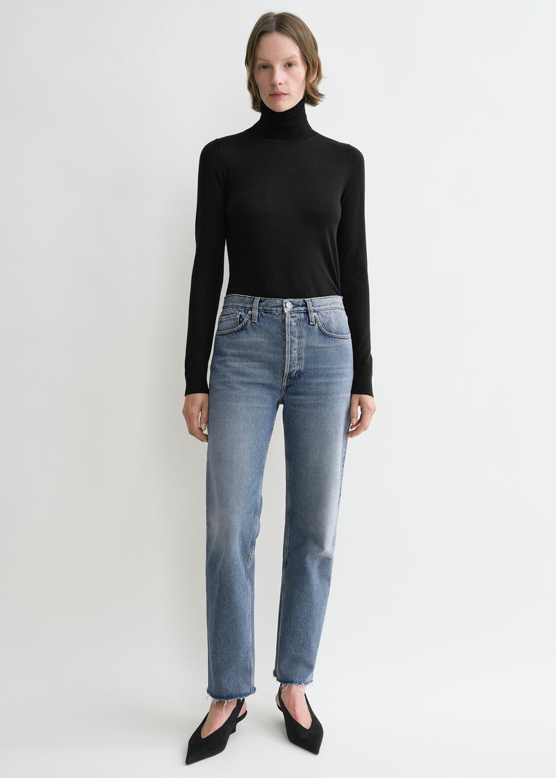 Totême Classic cut denim vintage wash outlook