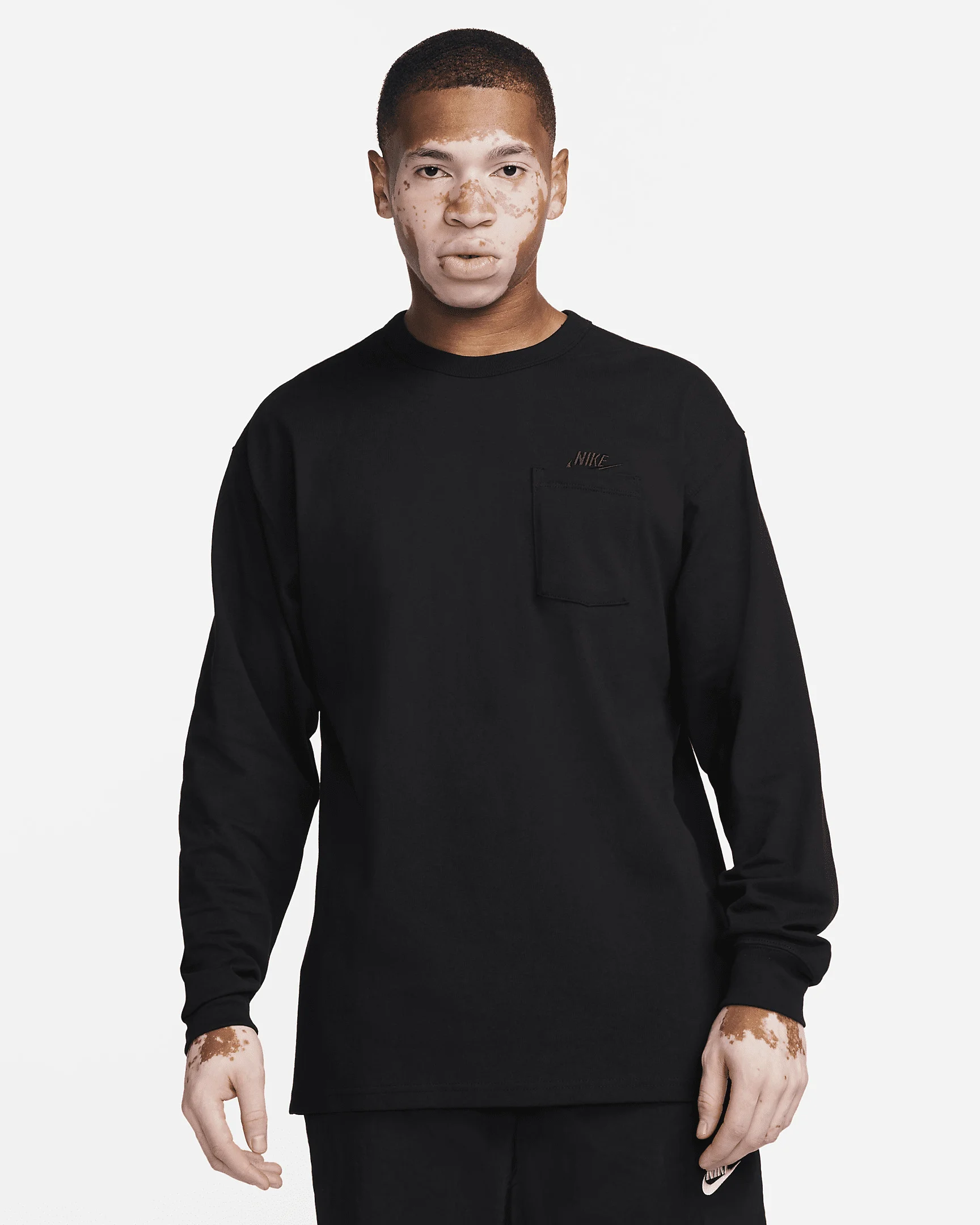 Nike Sportswear Premium Essentials Men's Long-Sleeve Pocket T-Shirt - 1