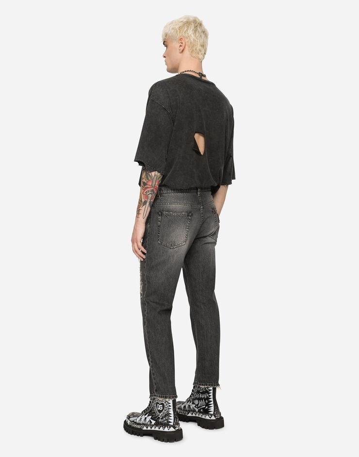 Loose gray jeans with repaired rips - 3