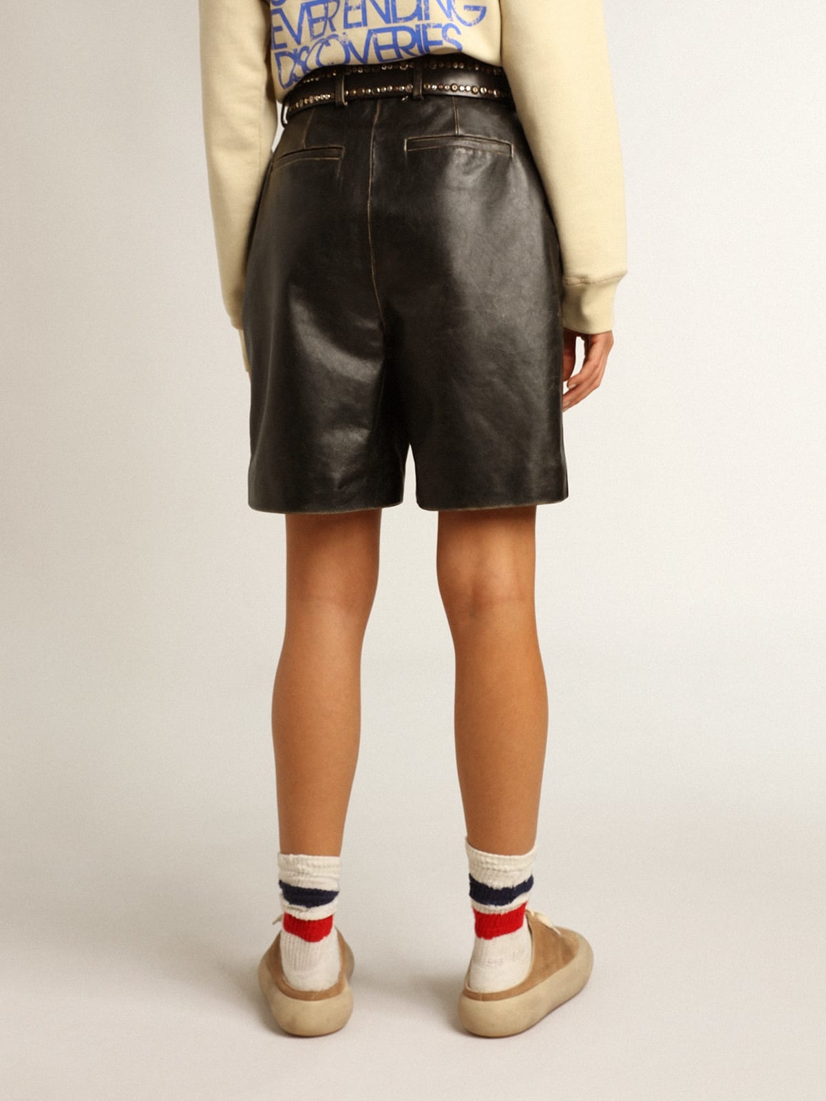 Black leather Bermuda shorts with lived-in effect - 4