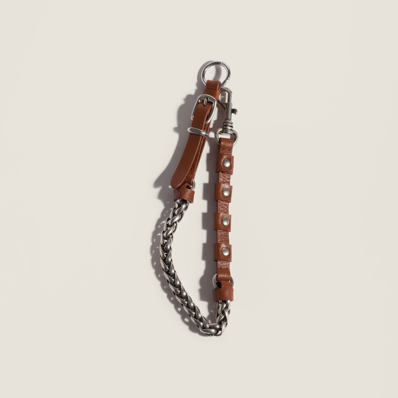 Leather and metal key ring trick 1