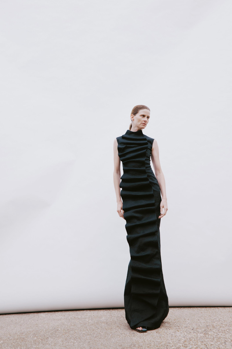 BIB-FRONT MAXI DRESS BLACK 2