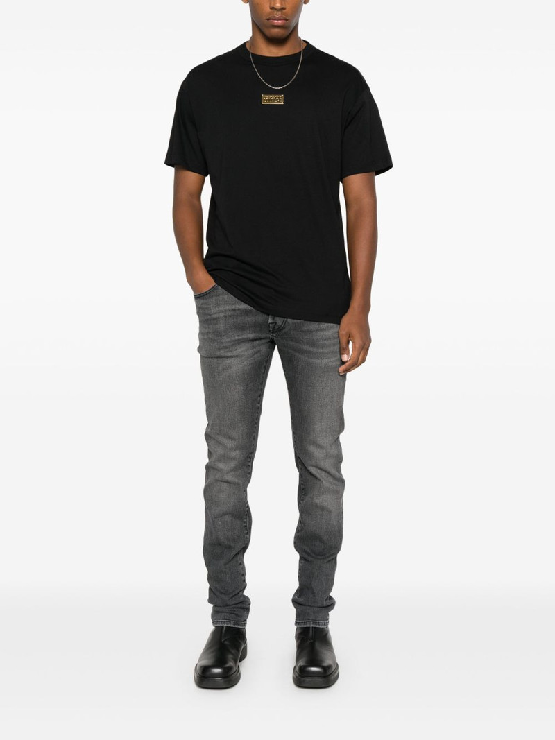 VERSACE JEANS COUTURE gold-plaque short-sleeve T-shirt outlook