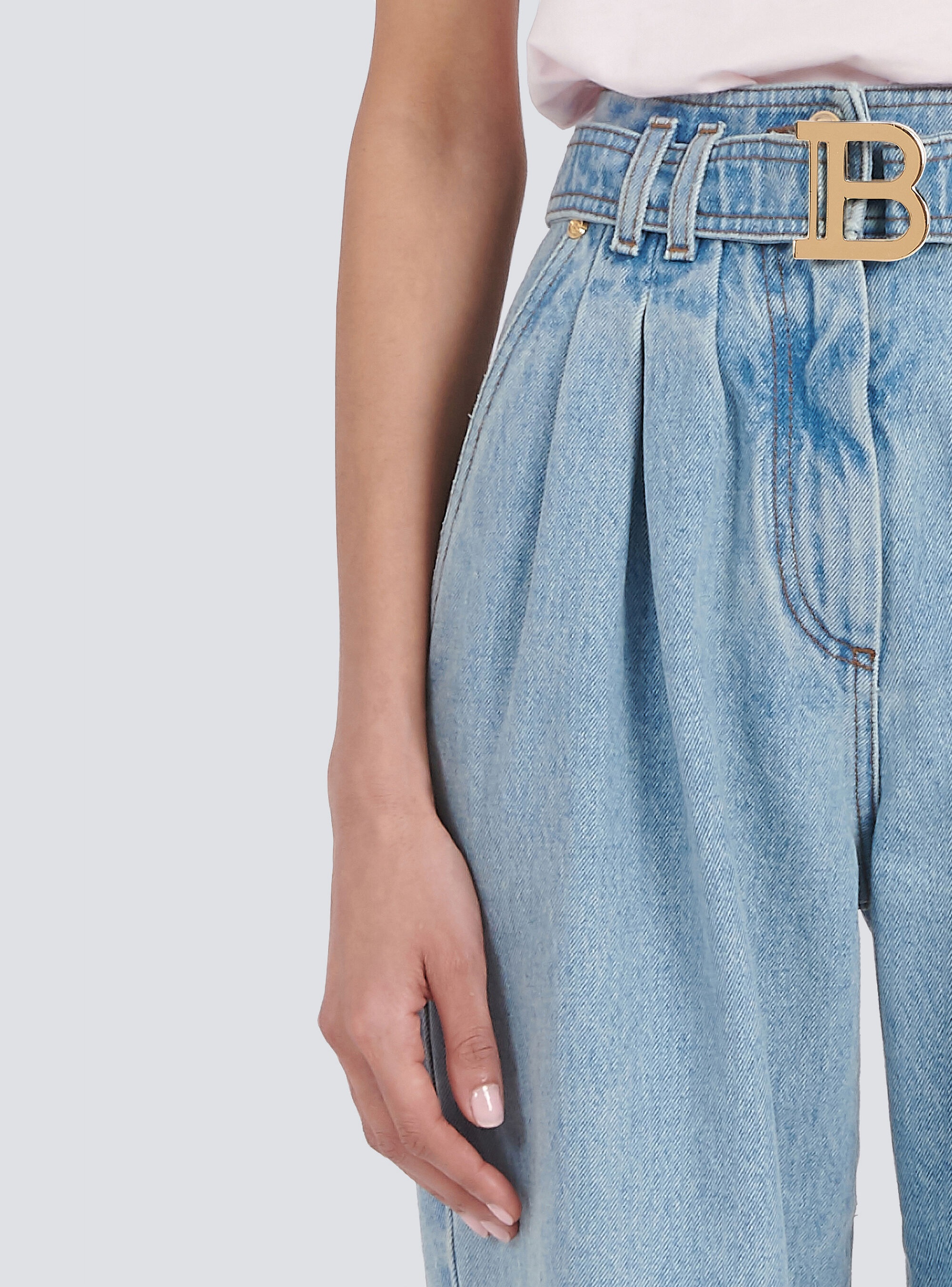 Boyfriend cut eco-designed jeans with Balmain buckle - 7