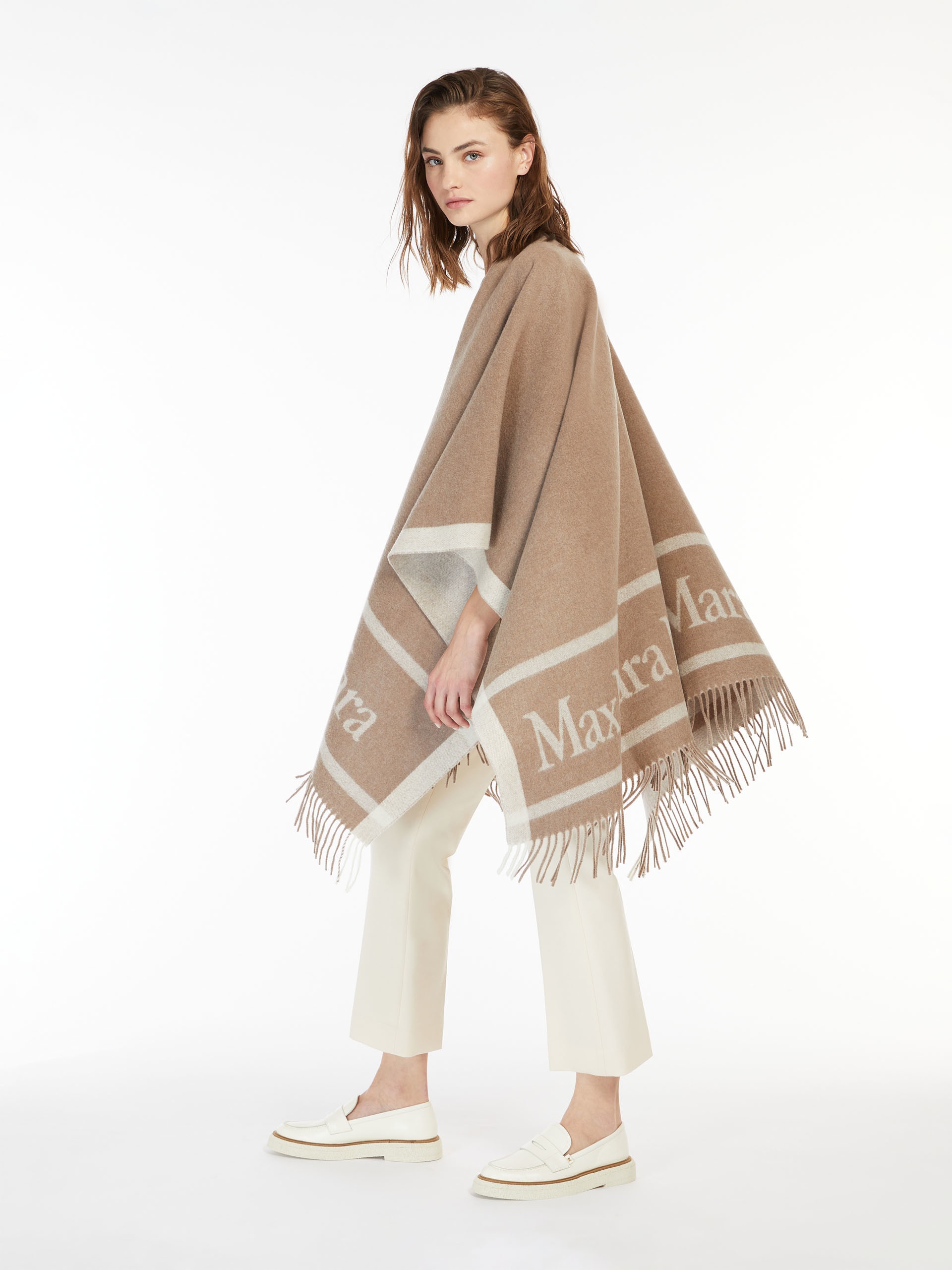 Wool cloak with fringes - 2