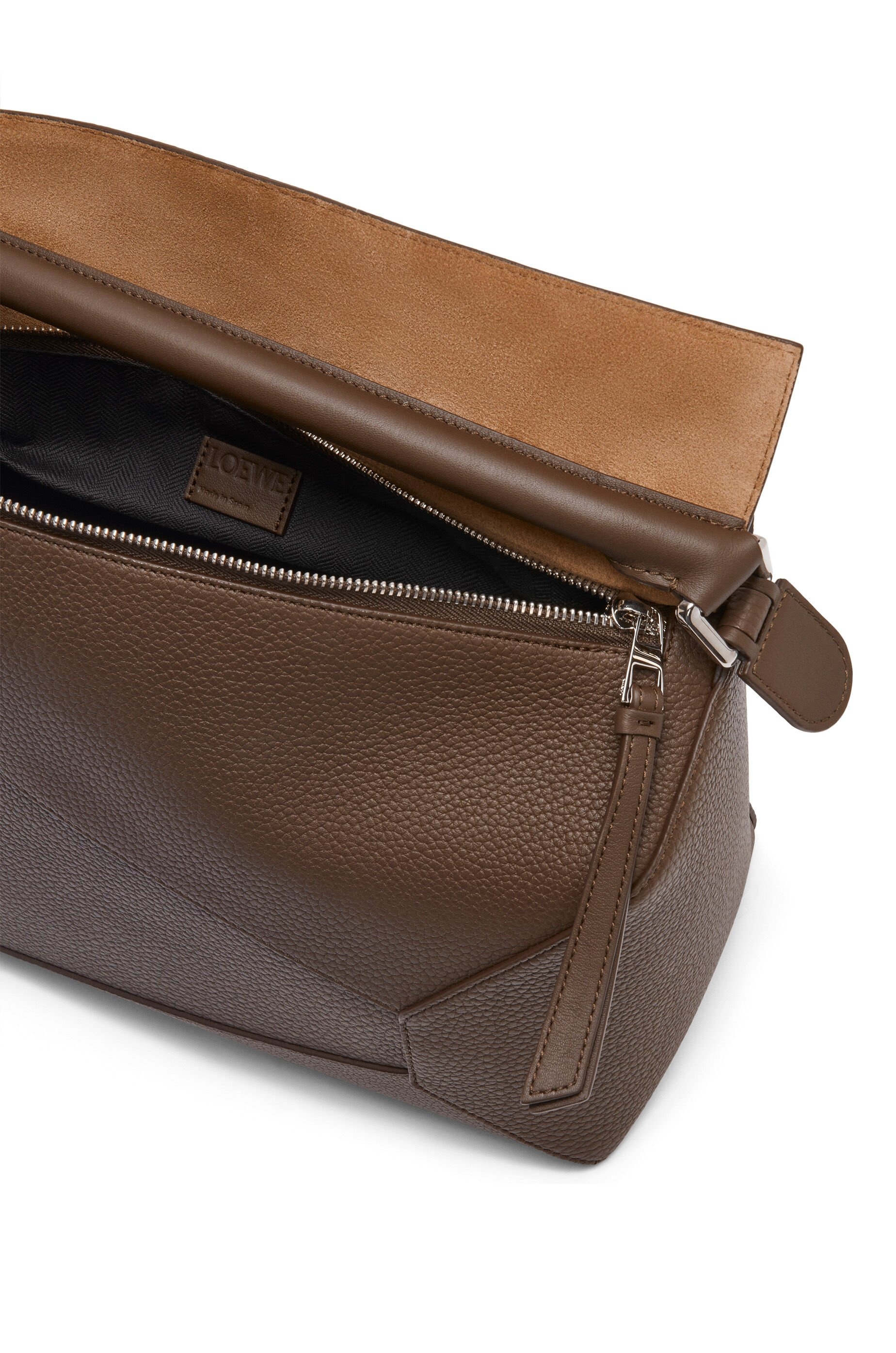 【関税送料込】LOEWE Large Puzzle bag in grained calfskin Large Puzzle Edge bag in grained calfskin Black - LOEWE