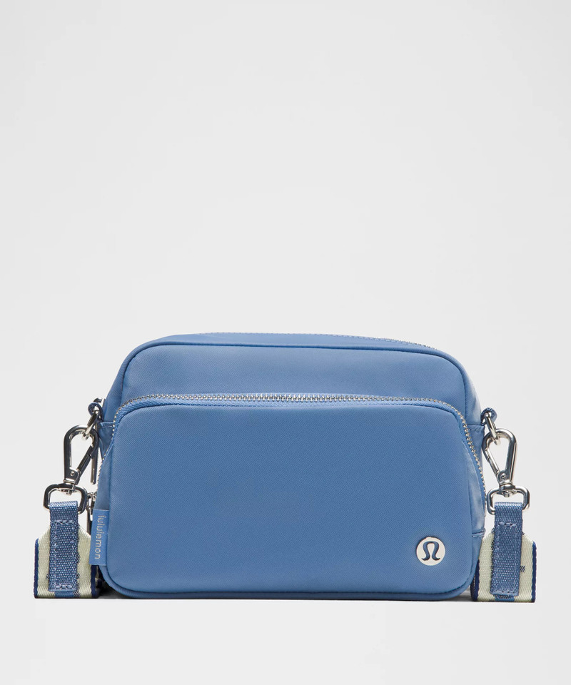Everywhere Crossbody Bag 2L *Striped Wordmark 1
