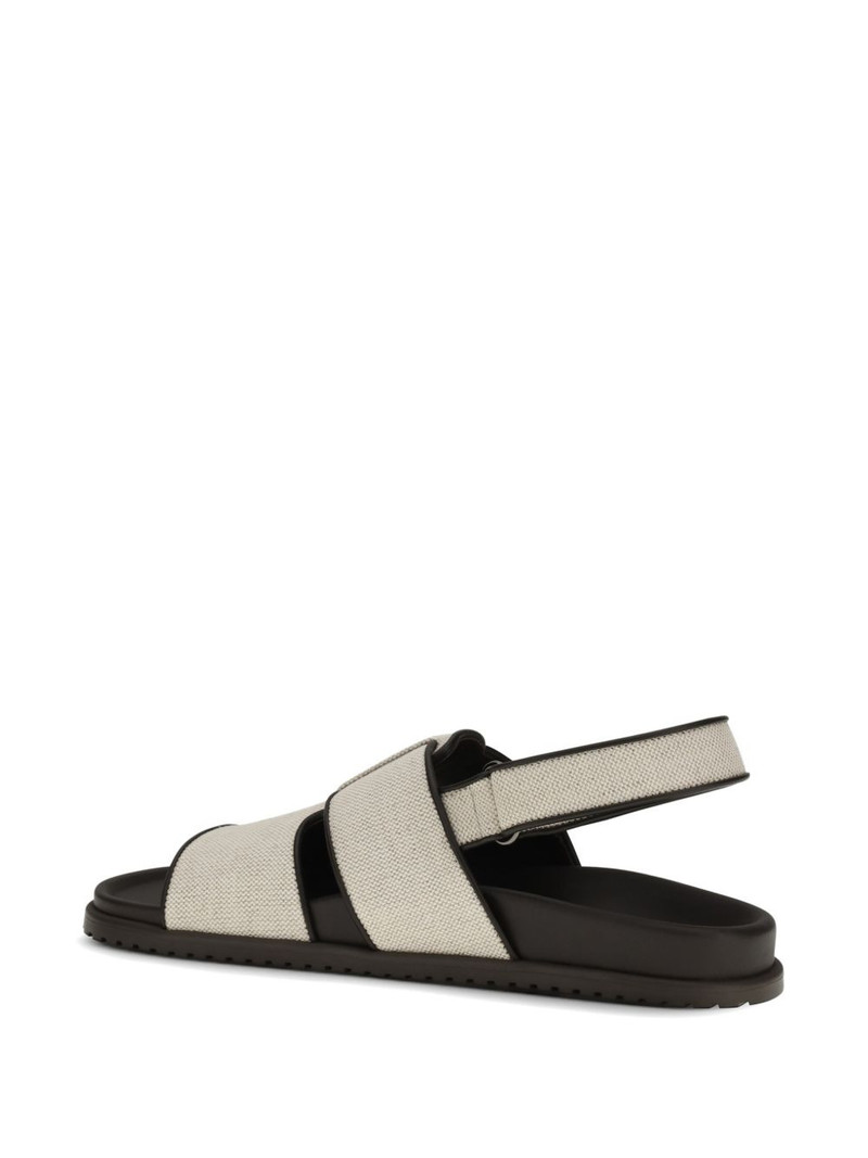 DG-detail sandals 3
