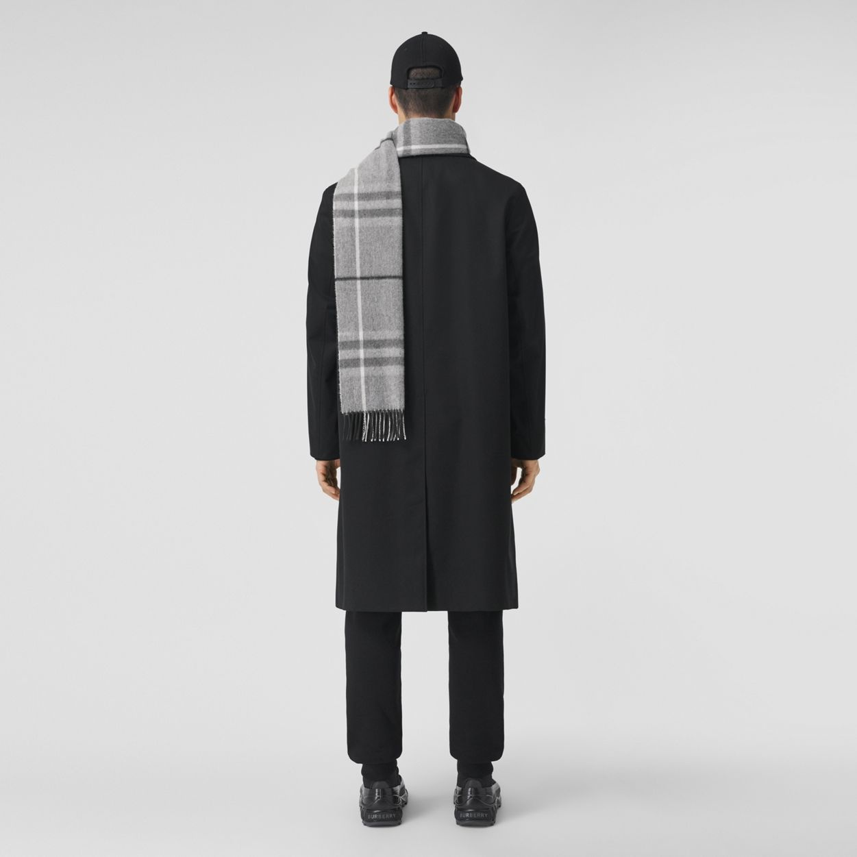 The Classic Check Cashmere Scarf - 8