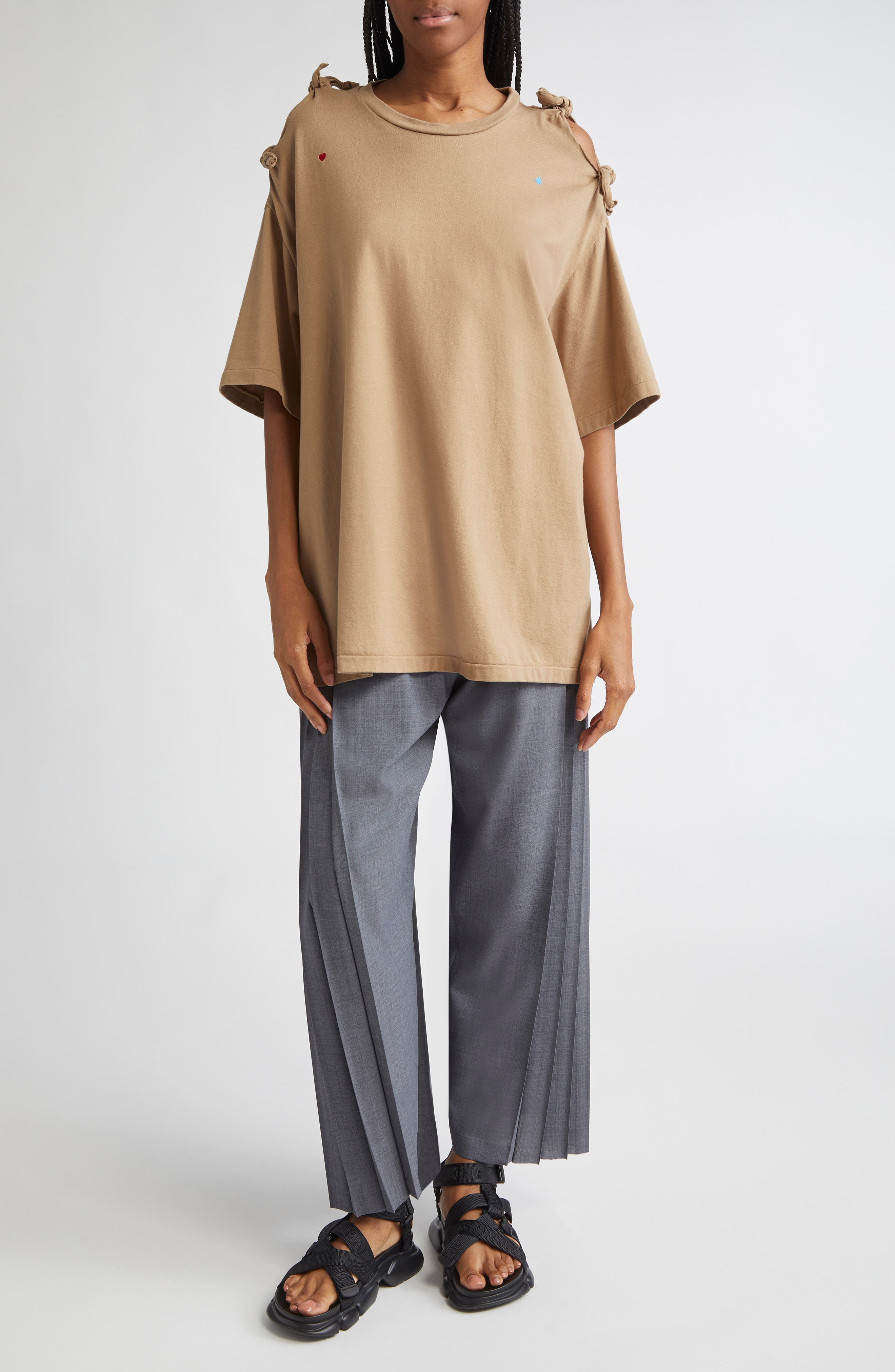 Undercover Embroidered Bow Sleeve Cotton T-Shirt in Gray Beige at Nordstrom - 2