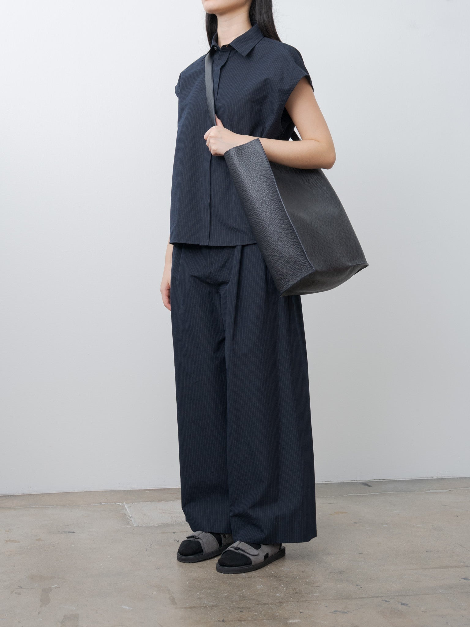 Silk Linen Shantung Two Tucked Pants - Navy x Pinstripe - 3