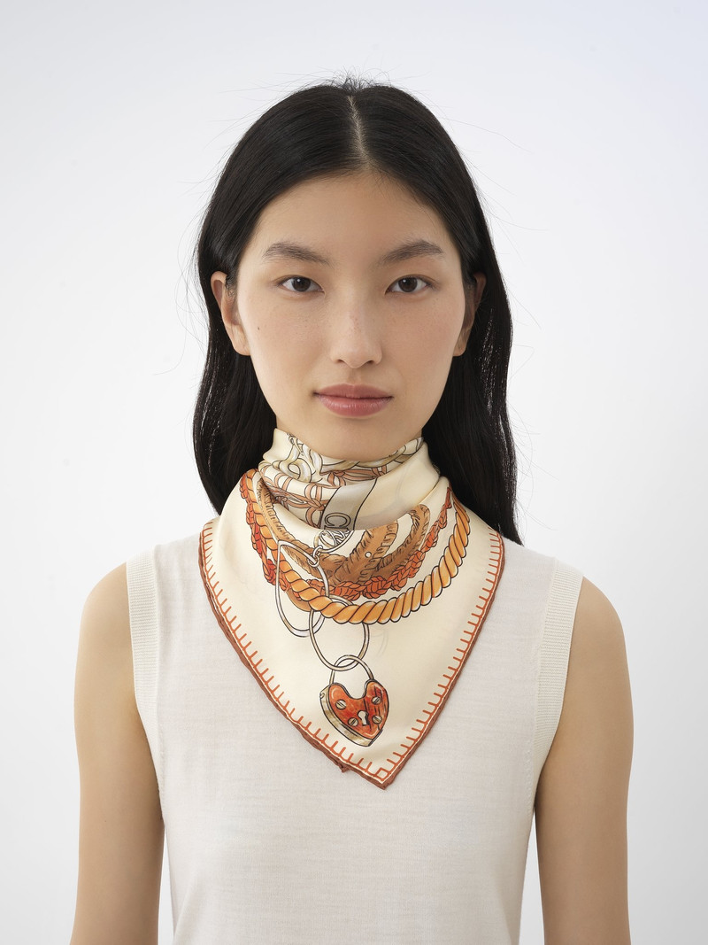 Chloé SIGNATURE SQUARE SCARF outlook