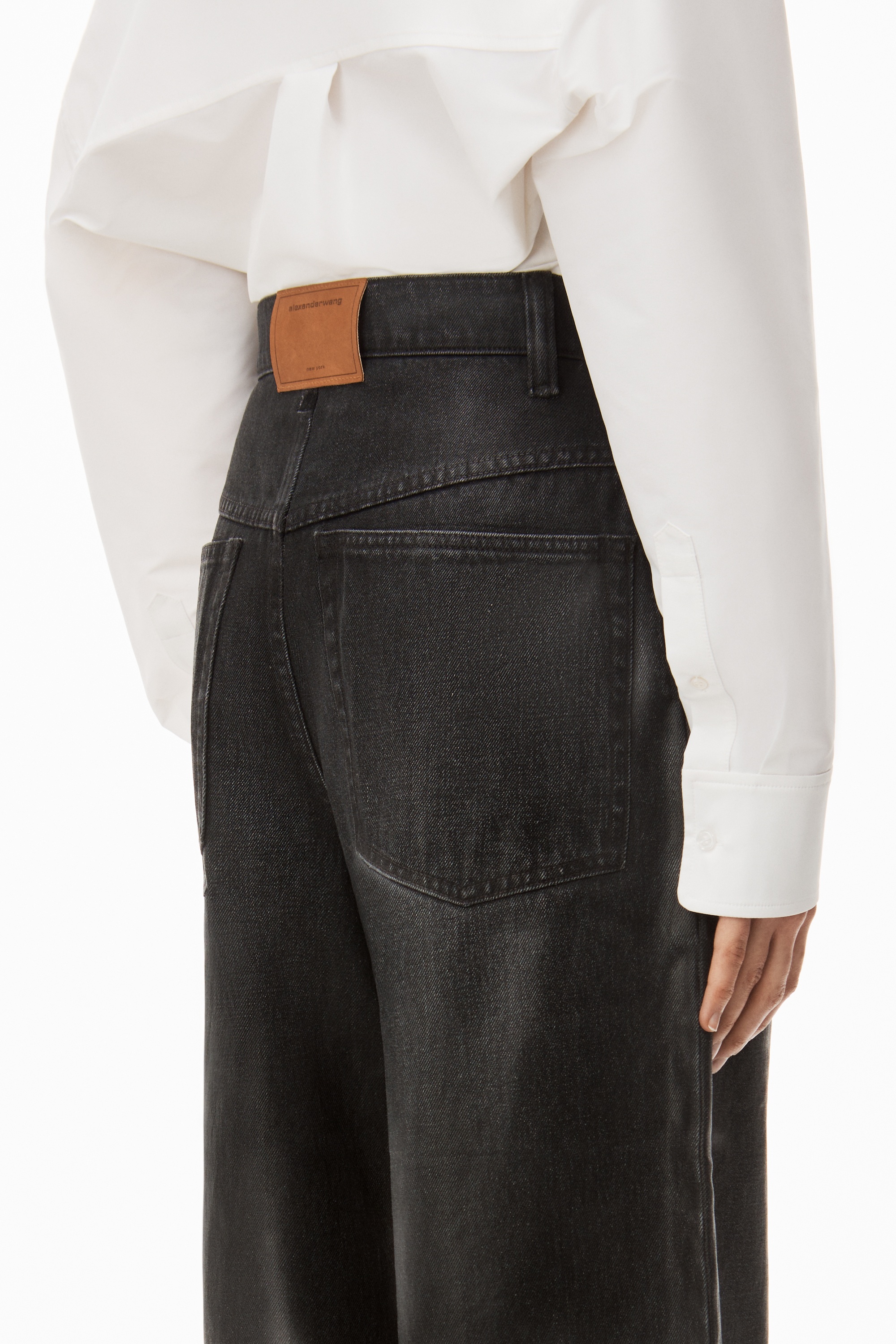 WIDE LEG JEAN IN COATED DENIM - 5