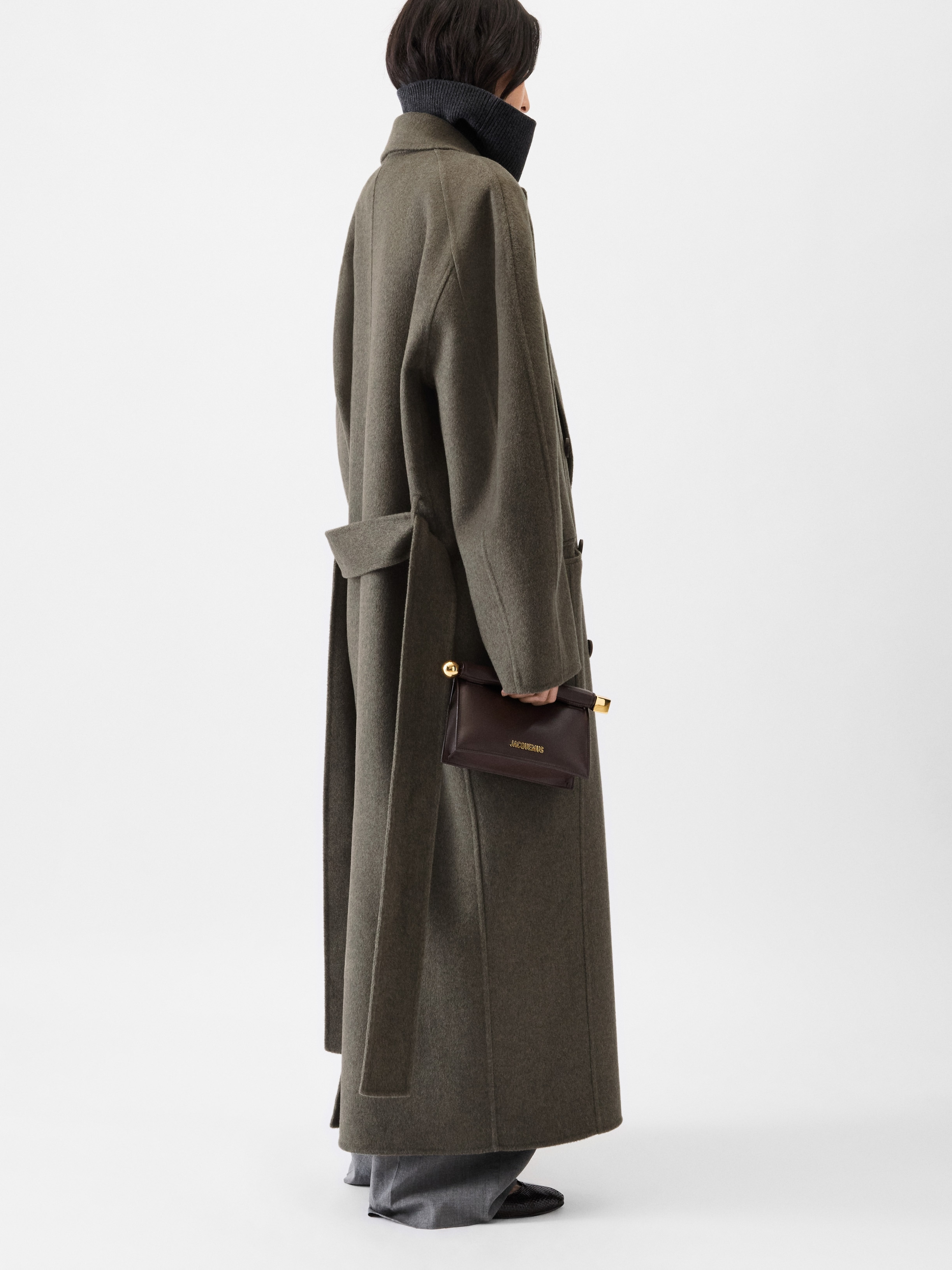 The Curvo Man's coat - 3