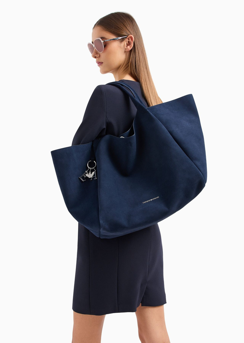 Split cowhide oversize shopper bag with logo charm 7