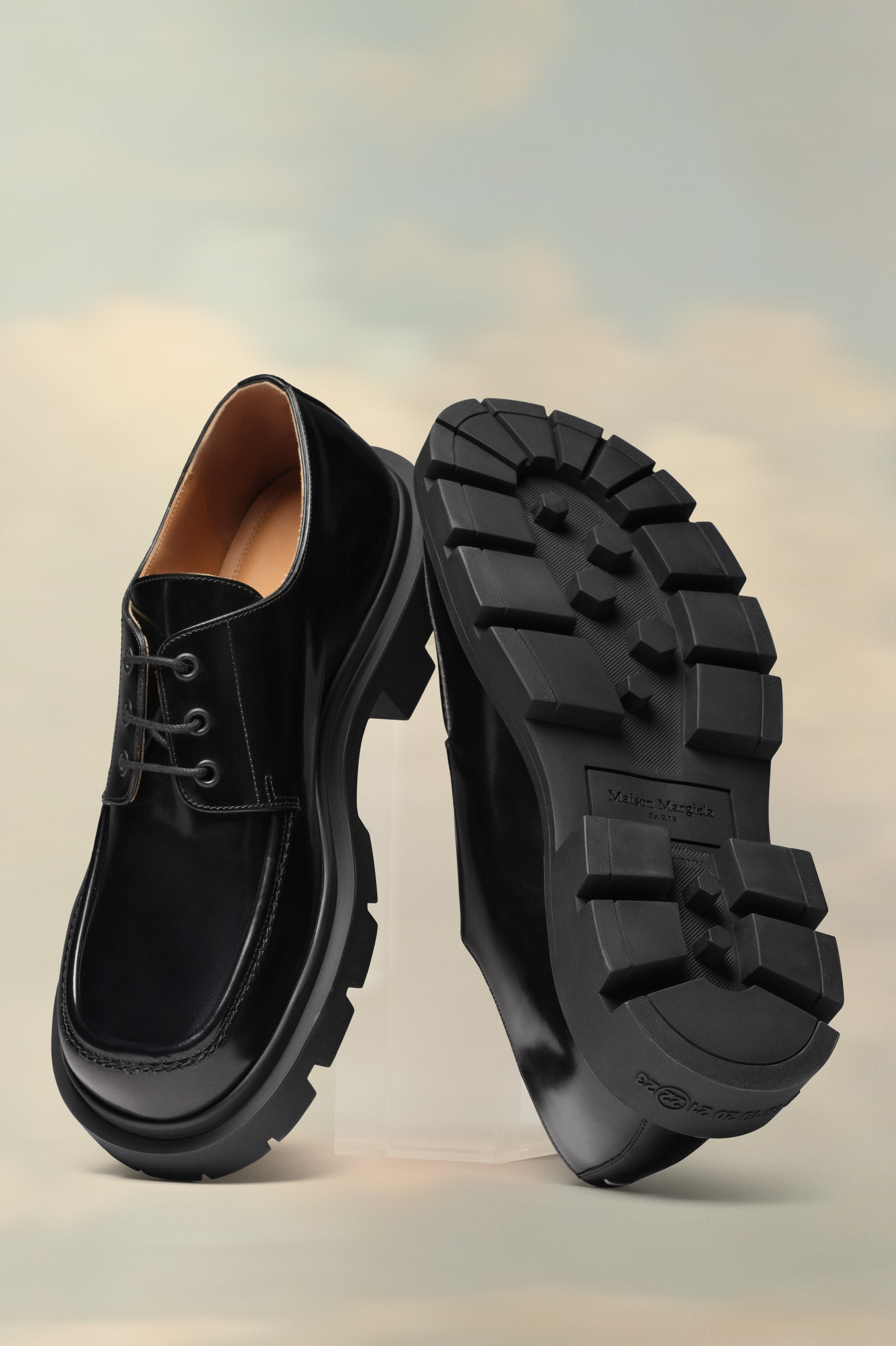 Leather lace-up - 2