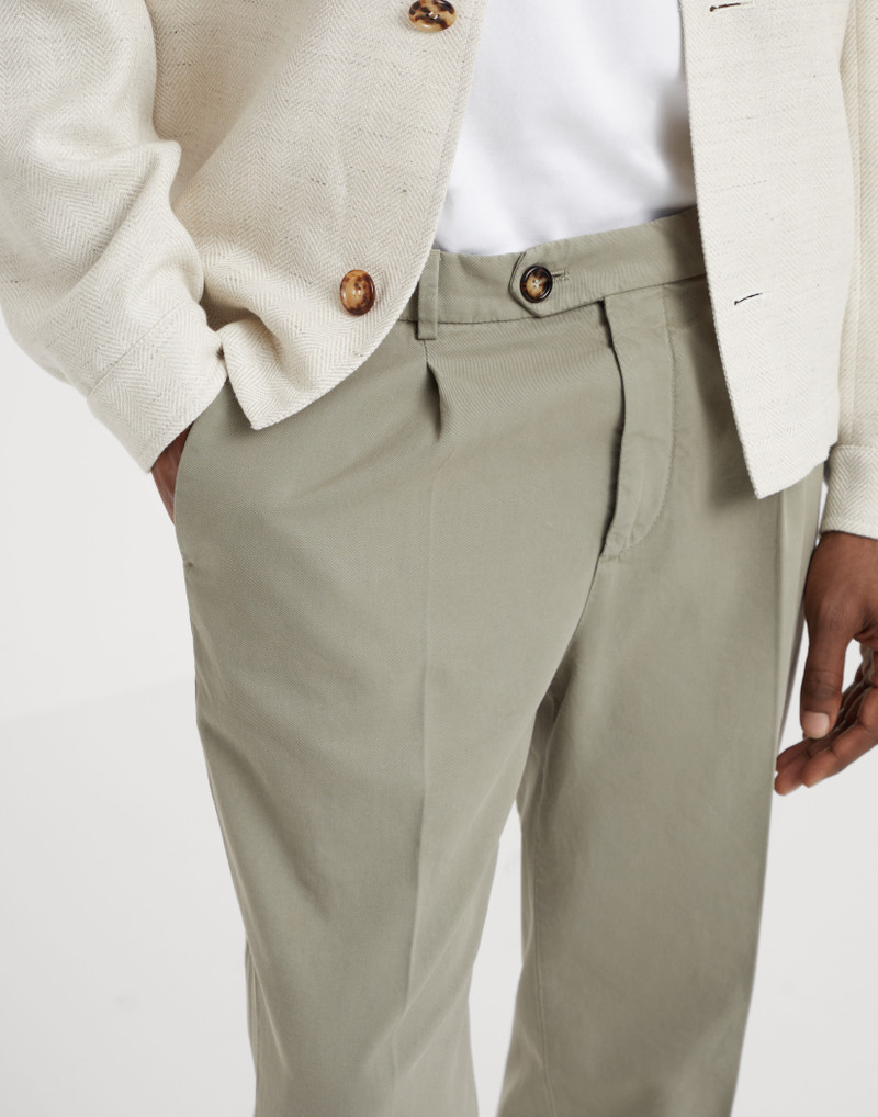 Garment-dyed leisure fit trousers in twisted cotton gabardine with pleat 4