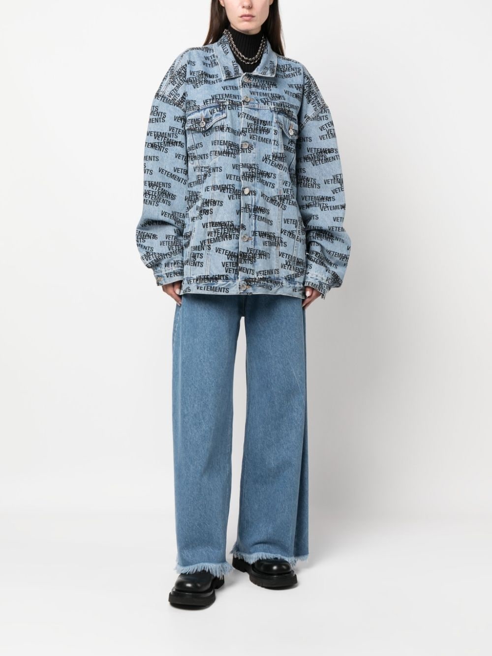 logo-print stonewashed denim jacket - 3