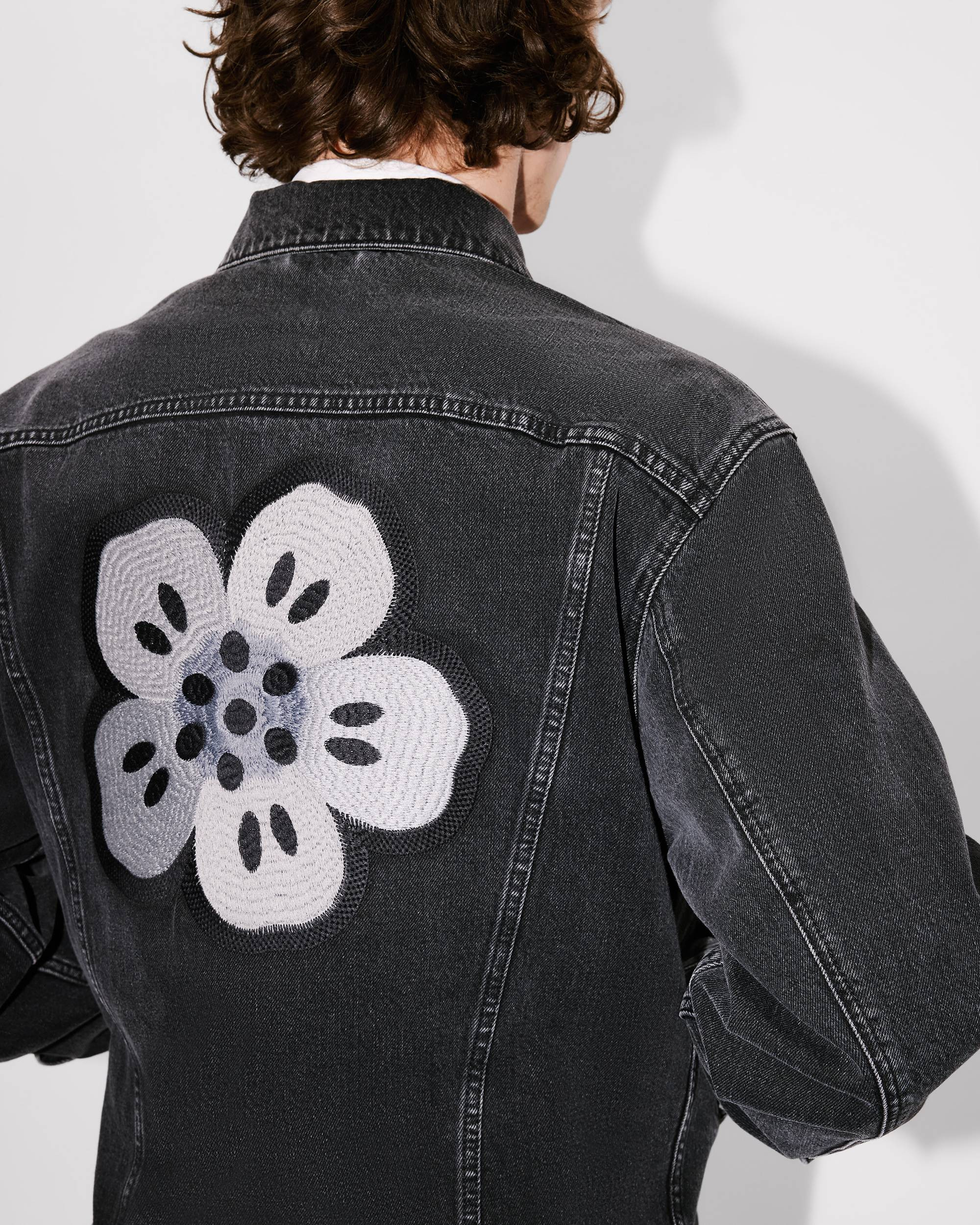 'Boke Flower' embroidered trucker jacket in japanese denim - 8