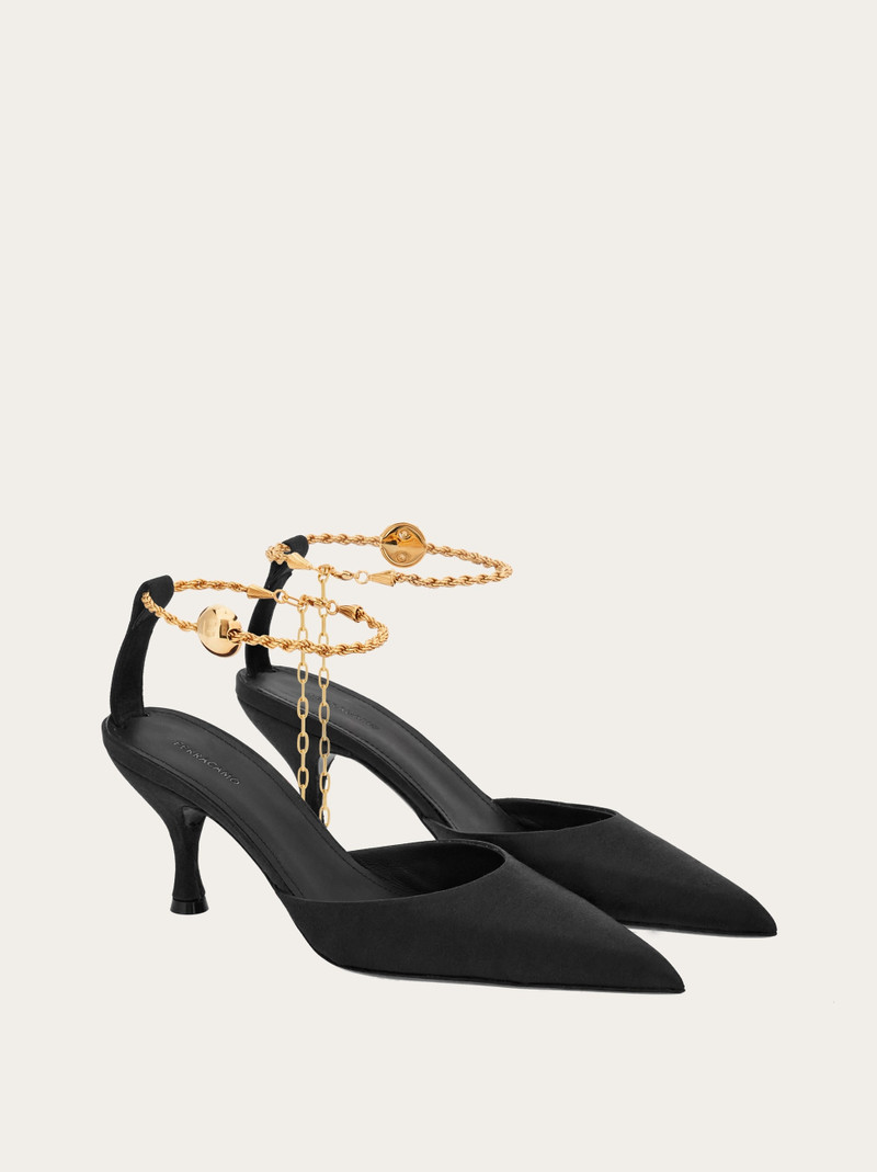 Pump shoe with ankle chain 5