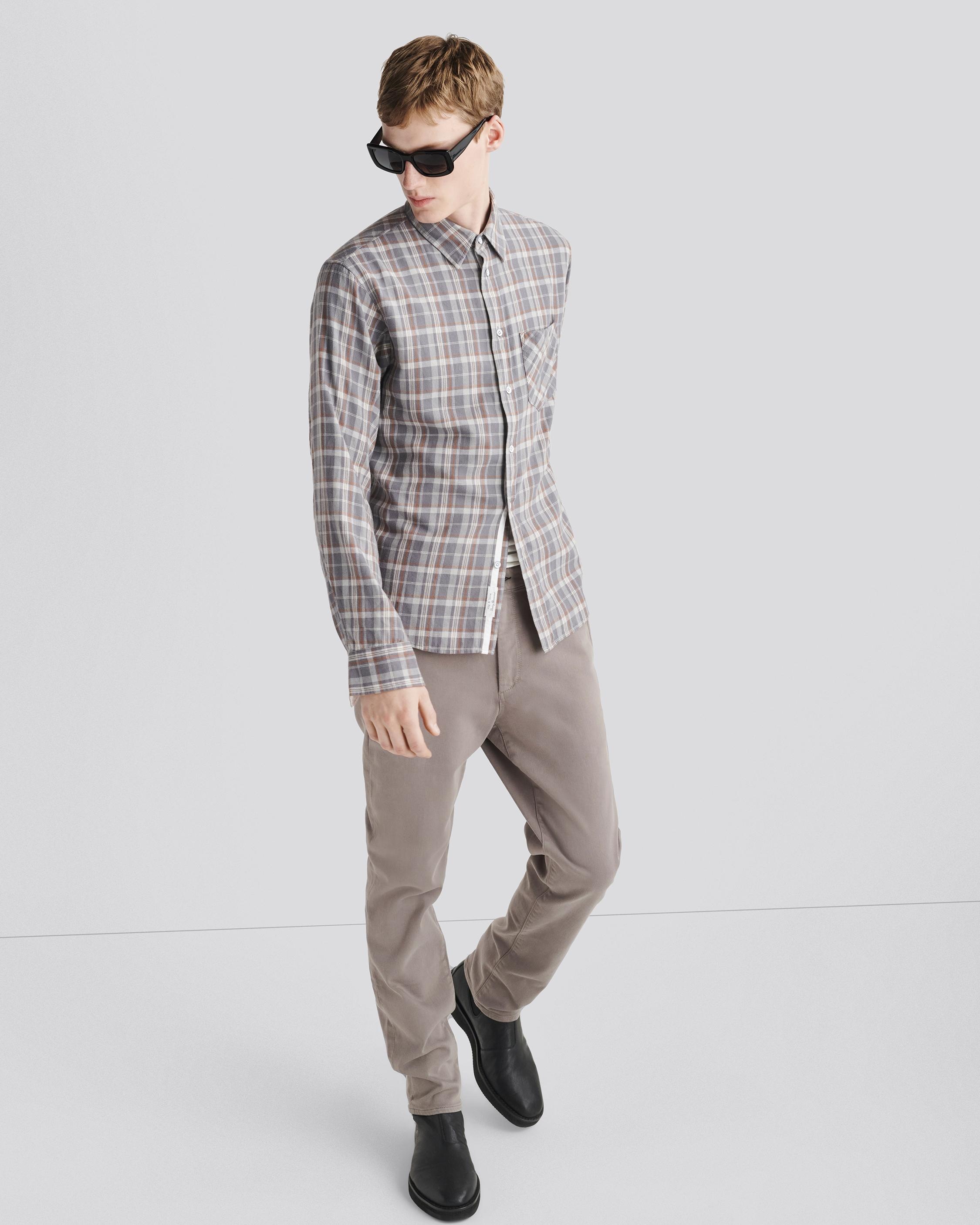 Fit 2 Action Loopback Chino
Slim Fit - 2