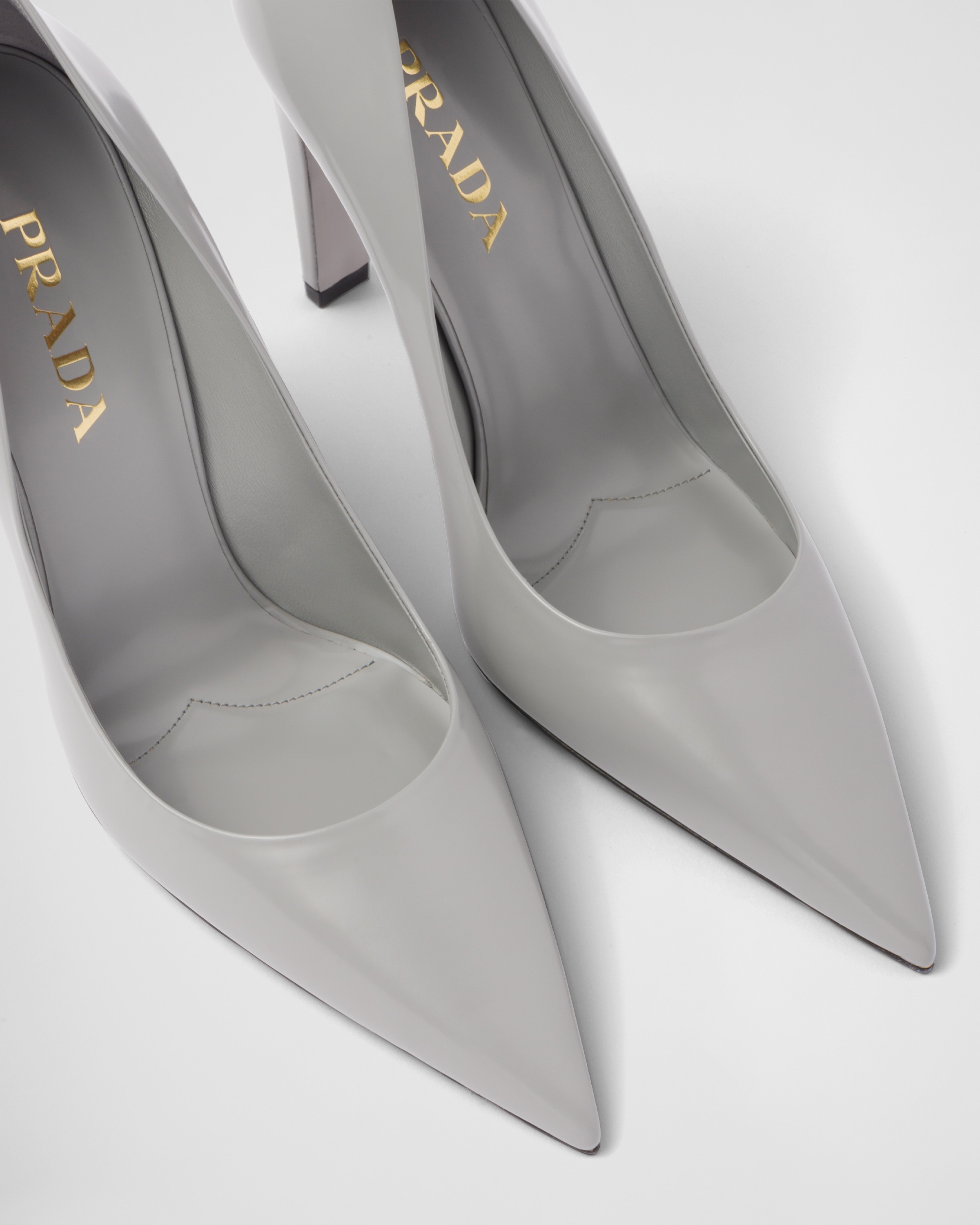 パンプス PRADA LOGO-DETAILED BRUSHED LEATHER PUMPS Prada Brushed leather pumps - High Heels - Free Shipping