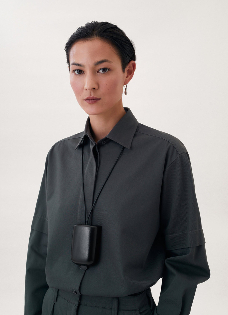 MOLDED CIGARETTE HOLDER
MOLDED CALF LEATHER 3