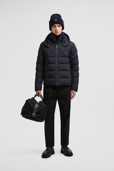 Moncler Cecaud Short Down Jacket outlook