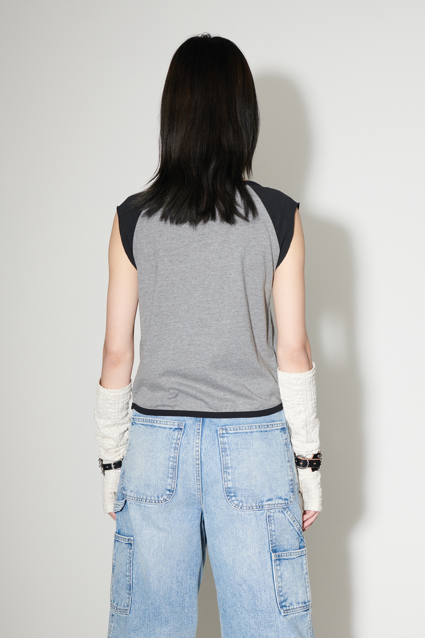 Deep Neck Shortsleeve University Of Hands Print - 7