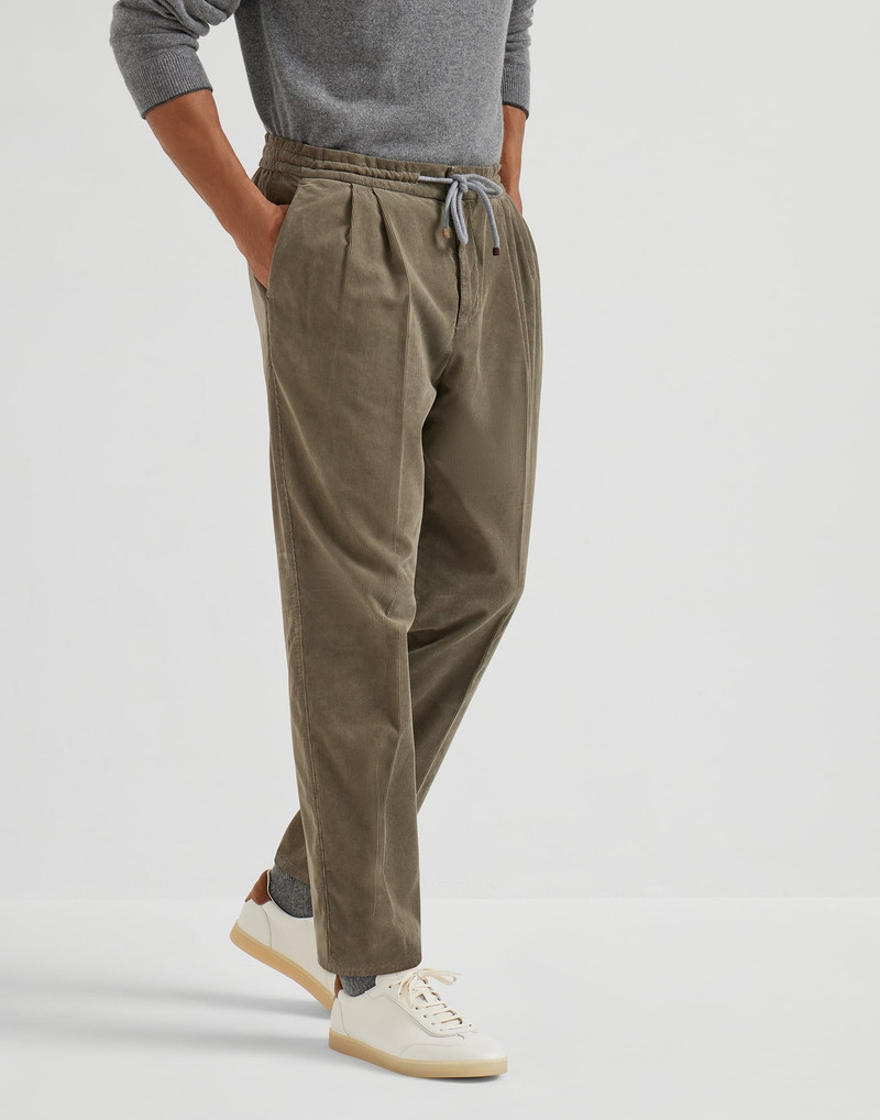 Garment-dyed leisure fit trousers in cotton narrow wale corduroy with drawstring and double pleats - 1