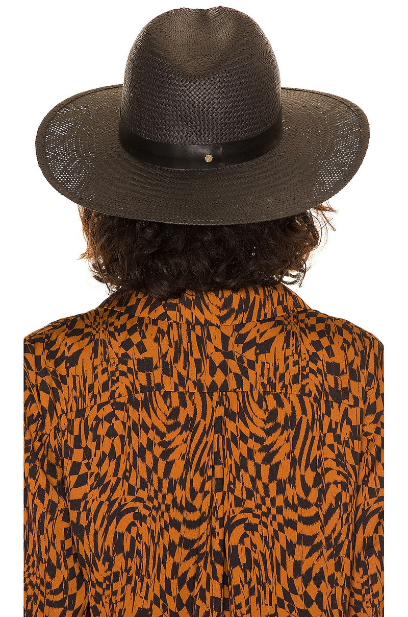 Janessa Leoné Simone Hat outlook