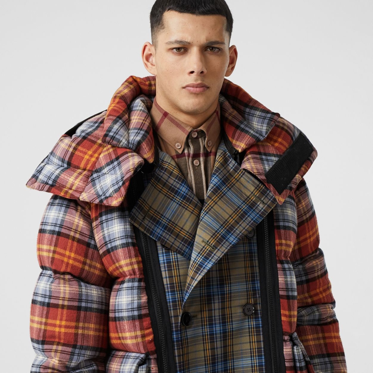 Sleeveless Check Trench Coat With Detachable Puffer - 5