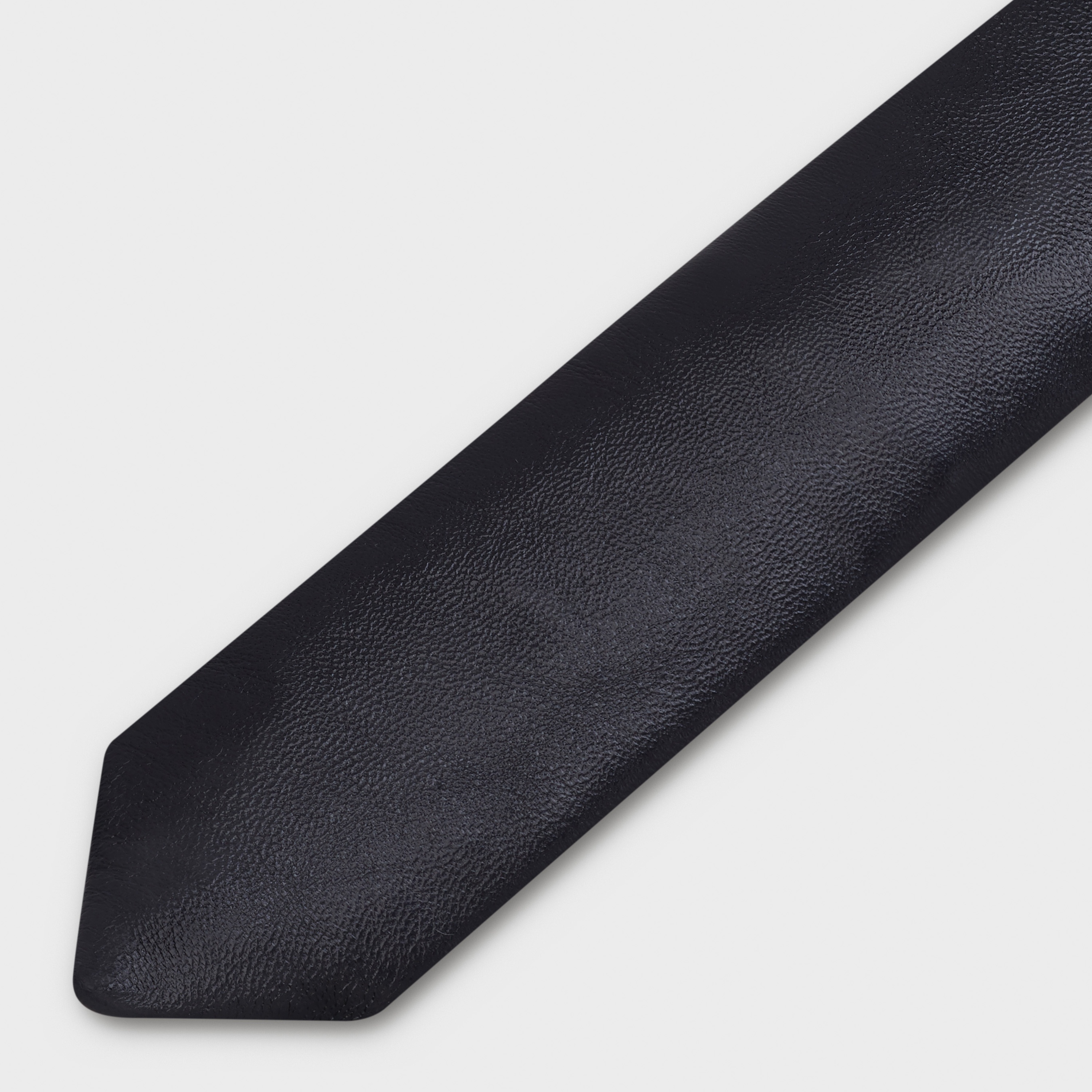 tip tie in lambskin 2