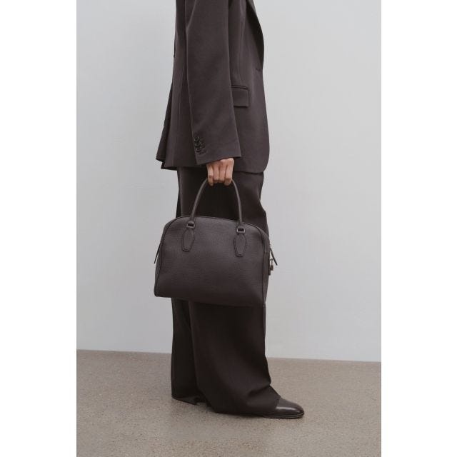 ショルダーバッグ・ポシェット THE ROW INDIA 12 BOWLING BAG IN GLOSSY LEATHER India 12.00 Bag Black in Leather – The Row
