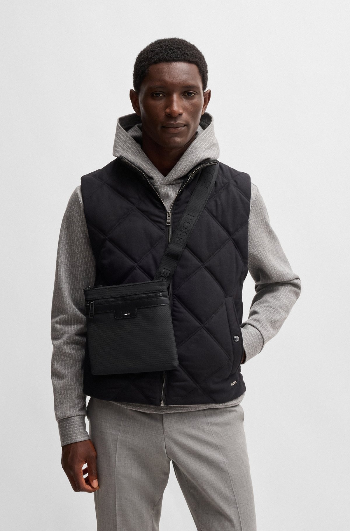 STRUCTURED ENVELOPE BAG WITH SIGNATURE TRIMS - 3