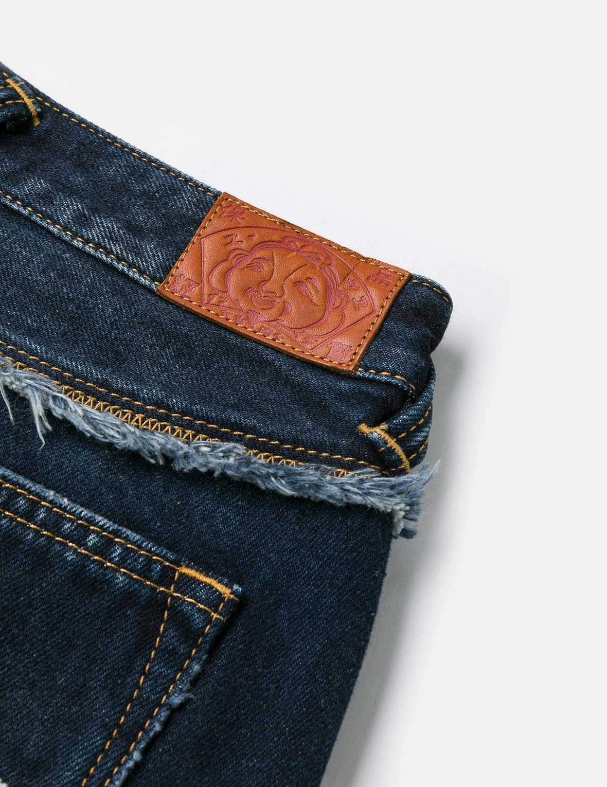 Distressed Kamon and Seagull Appliqué Embroidery Fashion Fit Denim Shorts - 12