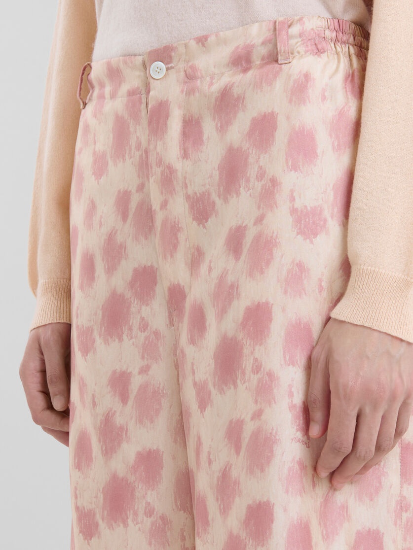 DUSTY PINK SILK PALAZZO TROUSERS WITH CRAYON LEOPARD PRINT - 4