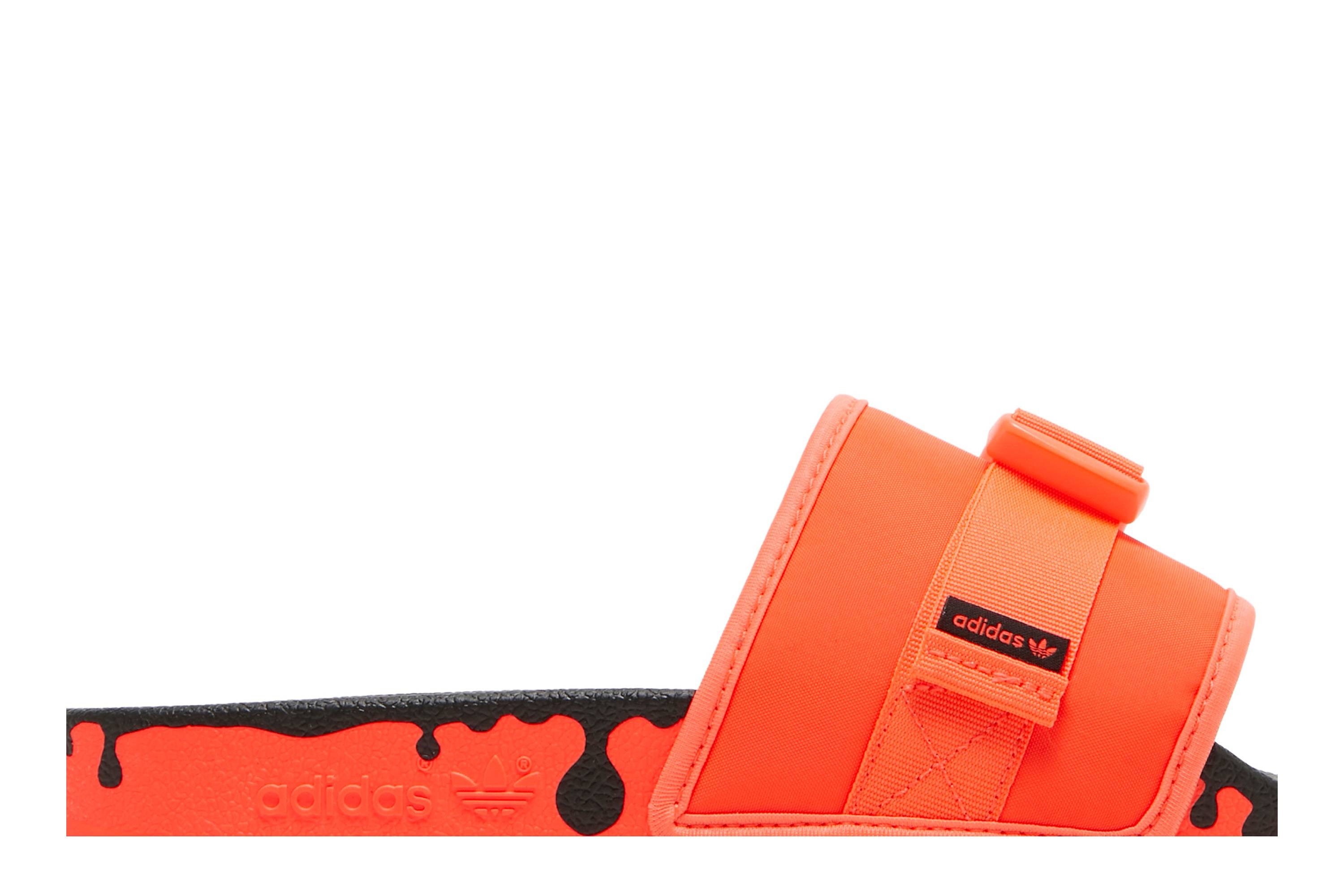 Wmns Pouchylette Slides 'Paint Drip - Solar Red' - 2