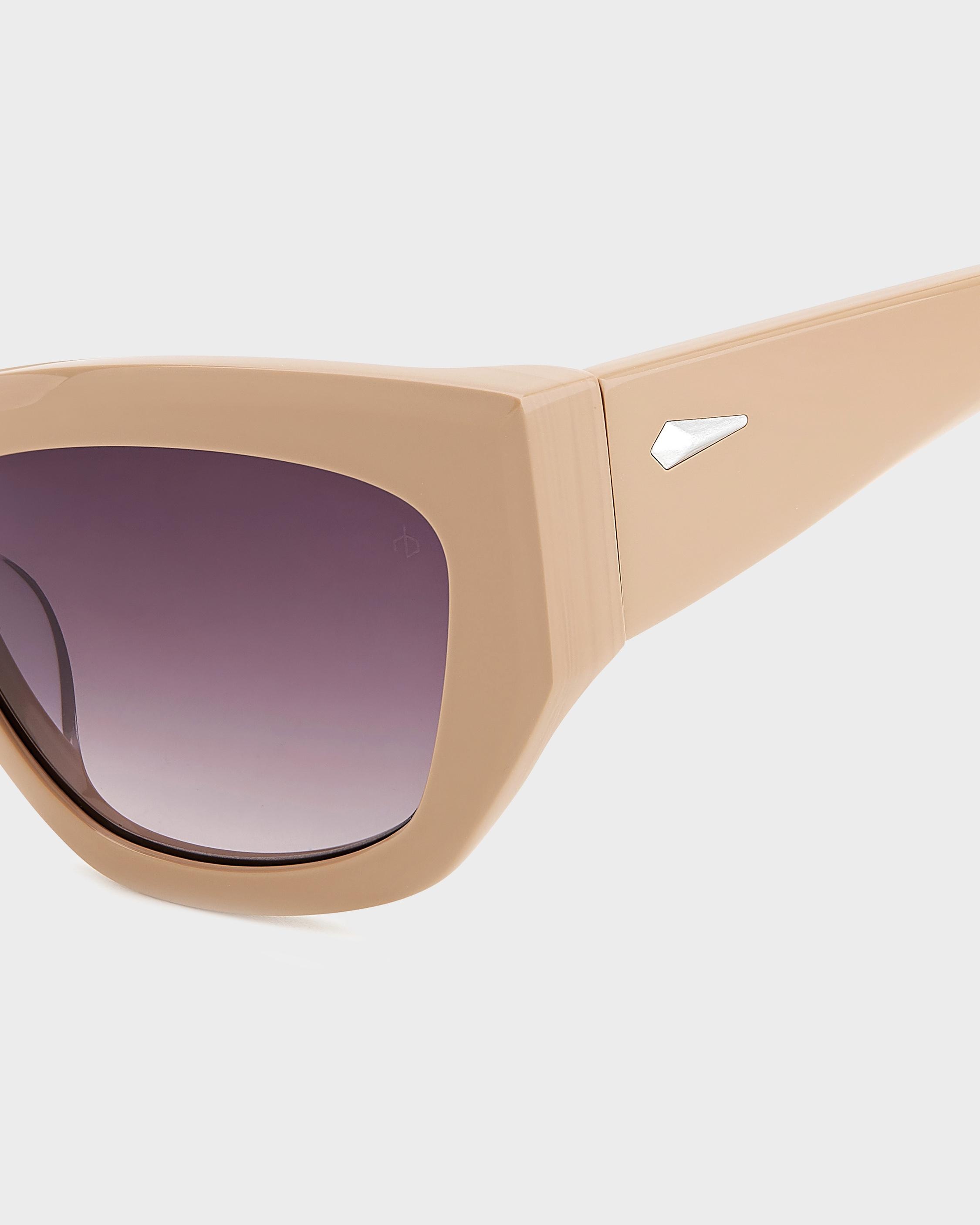 Gwyn
Cat Eye Sunglasses - 3