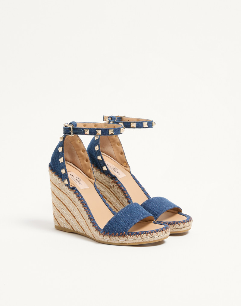 ROCKSTUD DOUBLE WEDGE SANDAL IN DENIM 105MM 2