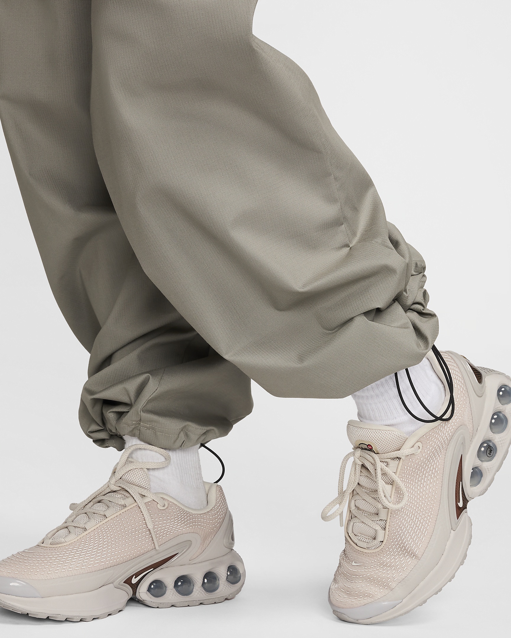 Nike Sportswear Everything Wovens Women's Mid-Rise Cargo Pants - 6