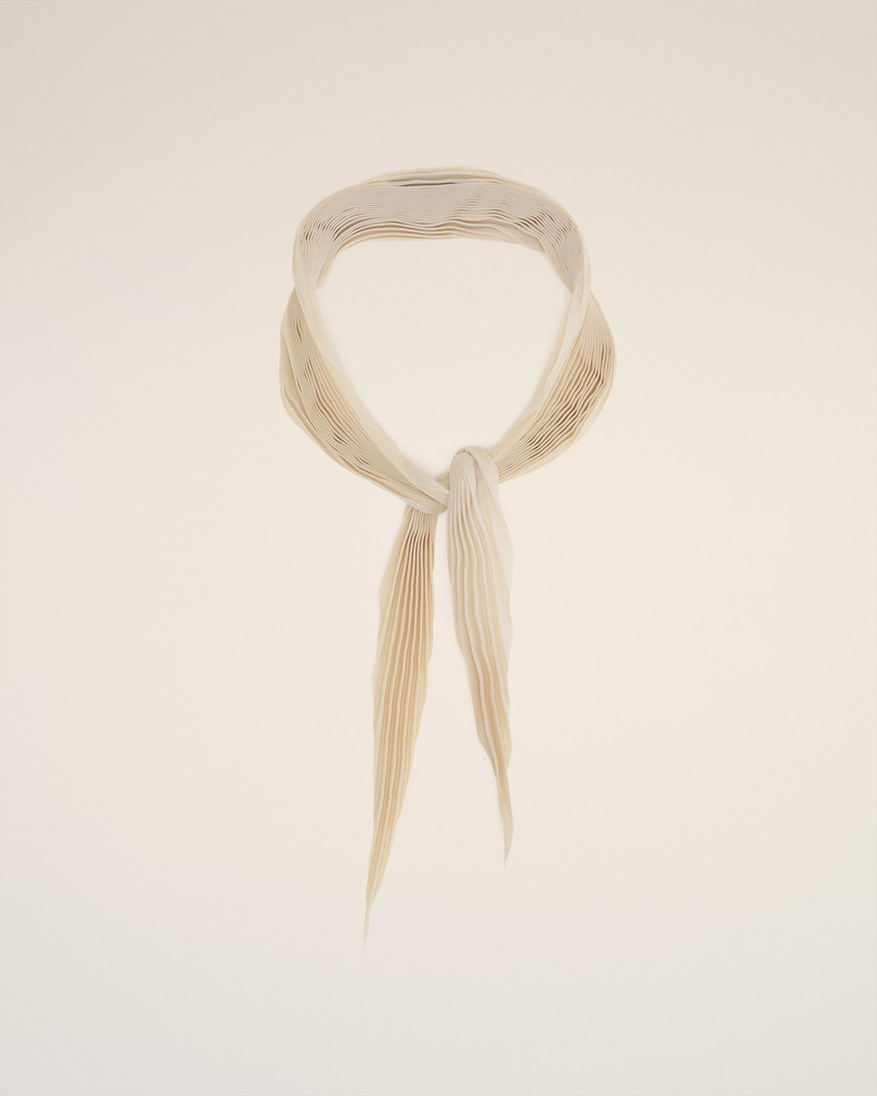 BEIGE PLEATED DIAMOND SHAPED SCARF 1