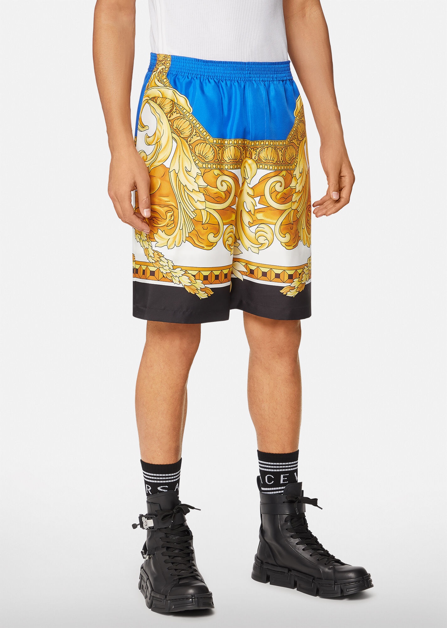 Medusa Renaissance Print Silk Shorts - 2