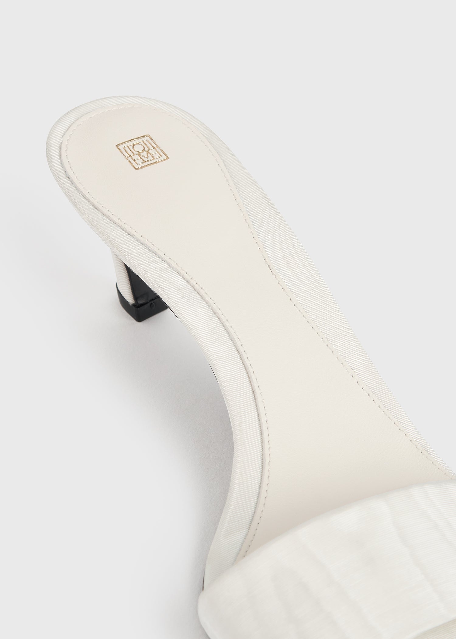 【関税込み】TOTEME オフホワイト The Mule ヒールサンダル Totême The Mule Sandal off-white | REVERSIBLE