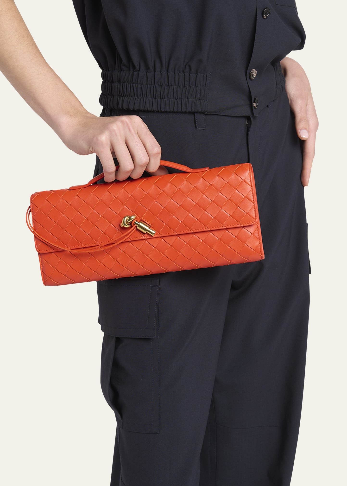 【関税込み】Bottega Veneta オレンジ Andiamo クラッチ Bottega Veneta Long Andiamo Clutch Bag With Handle In Orange